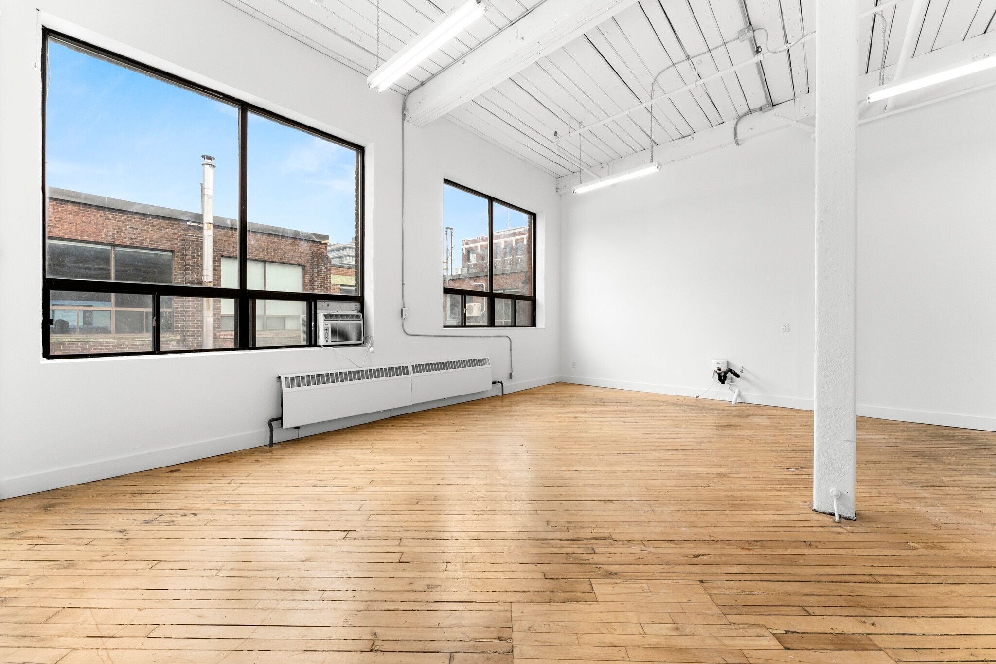 276 Carlaw Av, Toronto, ON à louer Photo intérieure– Image 1 sur 5