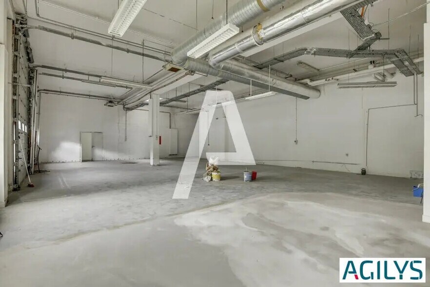 Local d’activités dans Antony à louer - Photo de l’immeuble – Image 1 sur 8