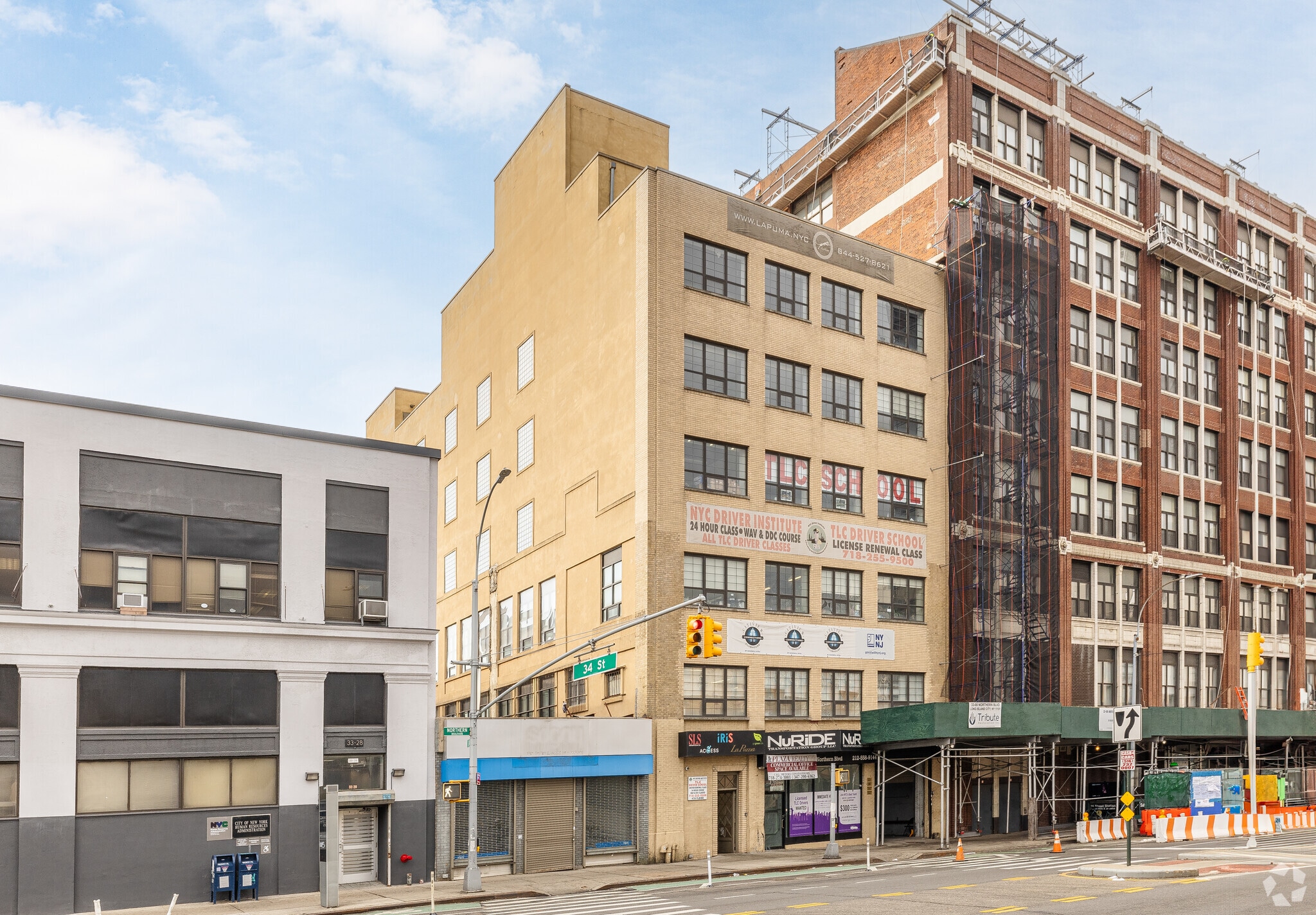 33-24 Northern Blvd, Long Island City, NY à louer Photo principale– Image 1 sur 9