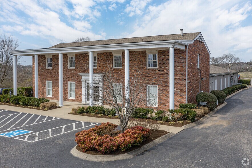 700 E Main St, Hendersonville, TN à louer - Photo principale – Image 1 sur 4
