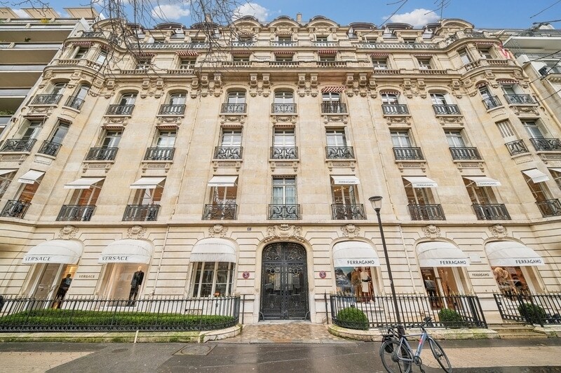 45 Avenue Montaigne, Paris à louer Photo de l’immeuble– Image 1 sur 10