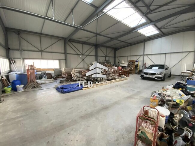 Plus de détails pour Local d'activités à louer