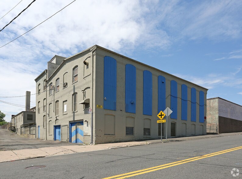 90 Sargeant St, Holyoke, MA à vendre - Photo principale – Image 1 sur 9