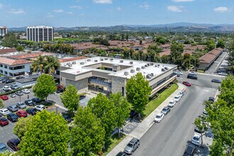600 N Tustin Ave, Santa Ana, CA - Vue aérienne vue de carte