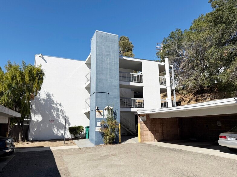 944 Fletcher Ln, Hayward, CA à vendre - Photo de l’immeuble – Image 3 sur 31