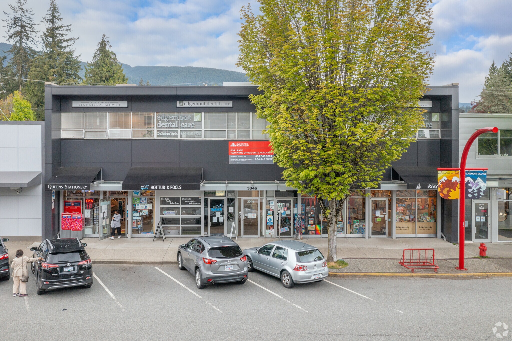 3044 Edgemont Blvd, North Vancouver, BC à louer Photo principale– Image 1 sur 8