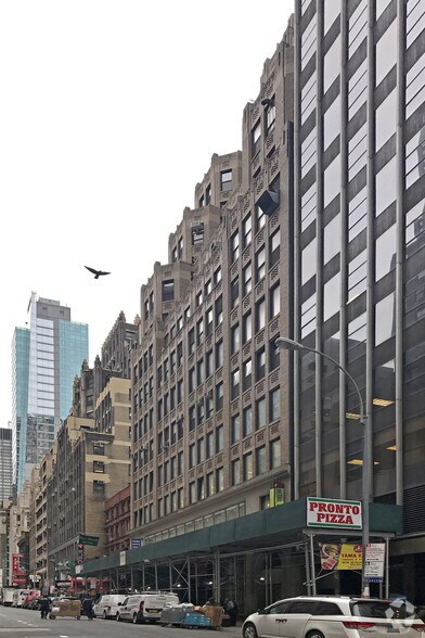 64 W 48th St, New York, NY à louer - Photo de l’immeuble – Image 3 sur 22