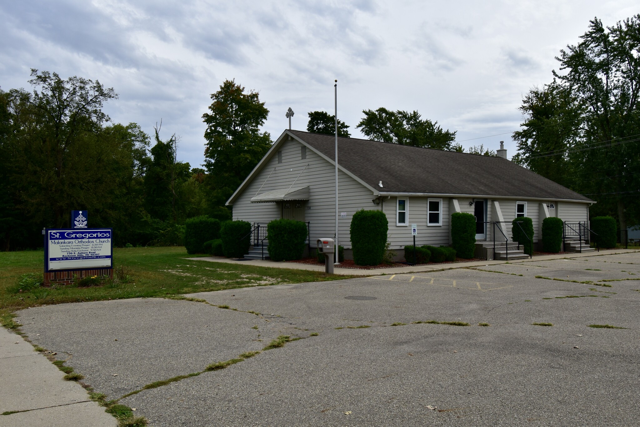 730 E Auburn Rd, Rochester Hills, MI à vendre Photo de l’immeuble– Image 1 sur 11