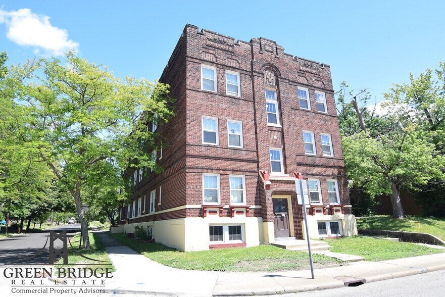 1933 Lee Rd, Cleveland, OH à vendre - Photo de l’immeuble – Image 1 sur 9