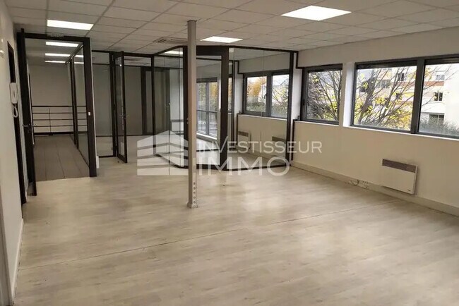 Plus de détails pour Bureau à vendre