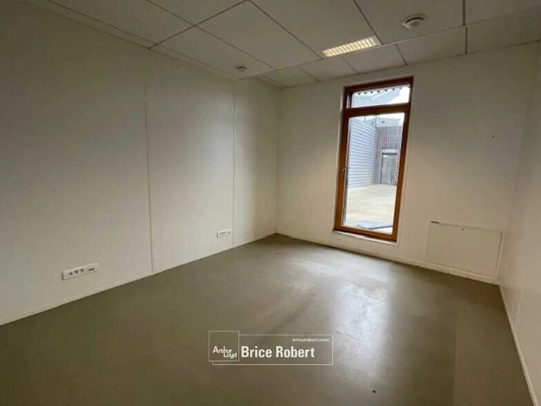 Bureau dans Saint-Priest à vendre - Photo de l’immeuble – Image 2 sur 6
