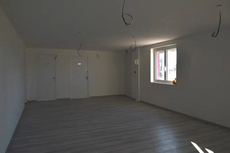 Local commercial dans Vitry-en-Charollais à louer - Photo de l’immeuble – Image 3 sur 6