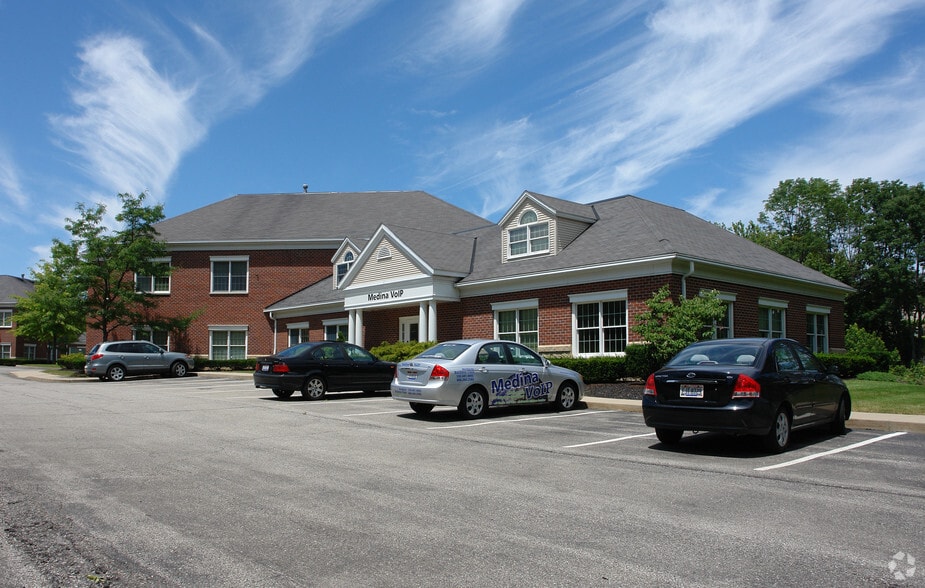 807 E Washington St, Medina, OH à louer - Photo de l’immeuble – Image 3 sur 7