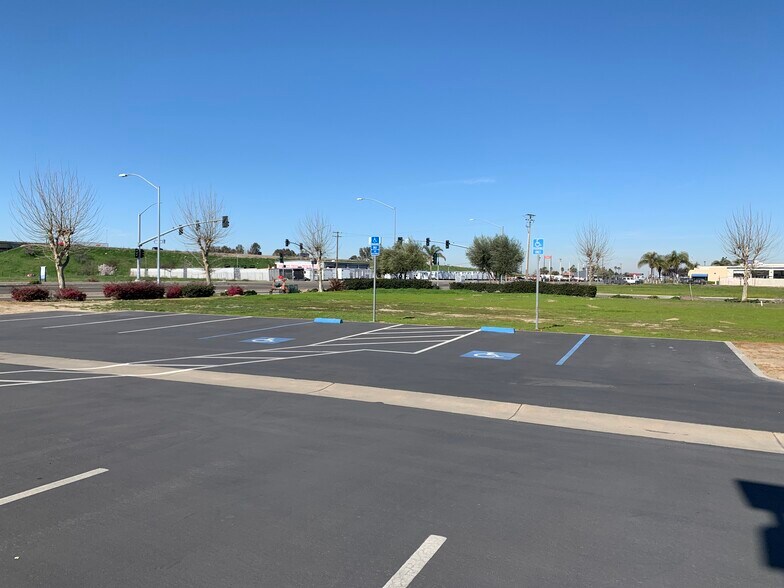 4240 N Golden State Blvd, Turlock, CA à louer - Photo de l’immeuble – Image 2 sur 7