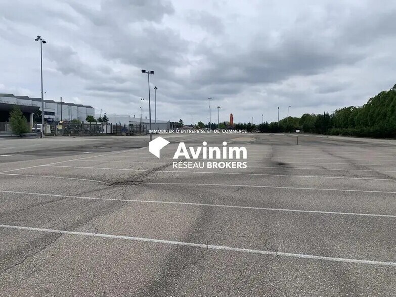 Local d’activités dans Exincourt à louer - Photo de l’immeuble – Image 3 sur 30
