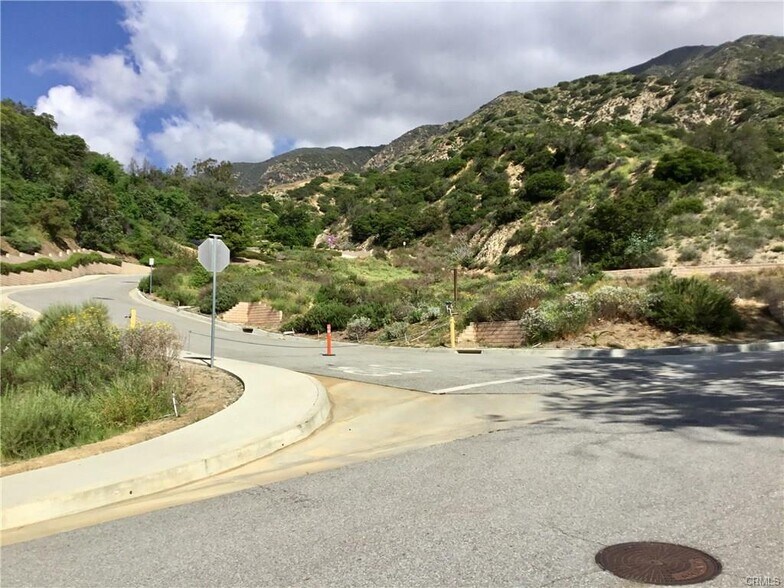 1 Nathaniel Terrace, Sierra Madre, CA à vendre - Photo principale – Image 1 sur 5