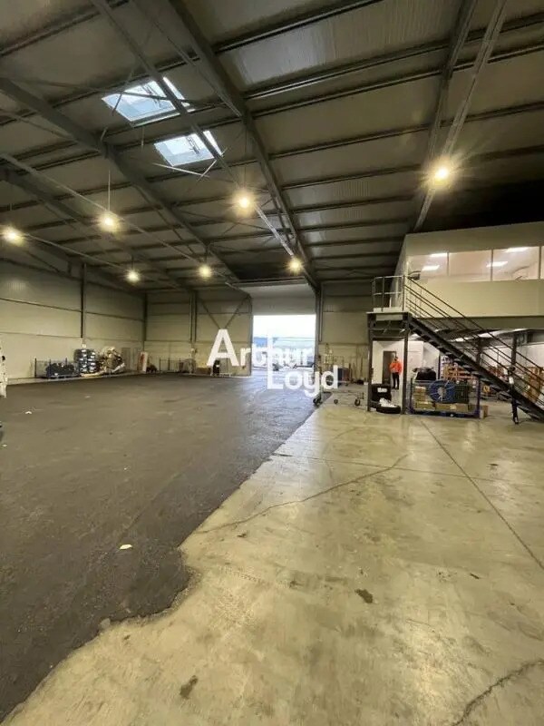 Local d’activités dans La Roquette-sur-Siagne à louer Photo de l’immeuble– Image 1 sur 9