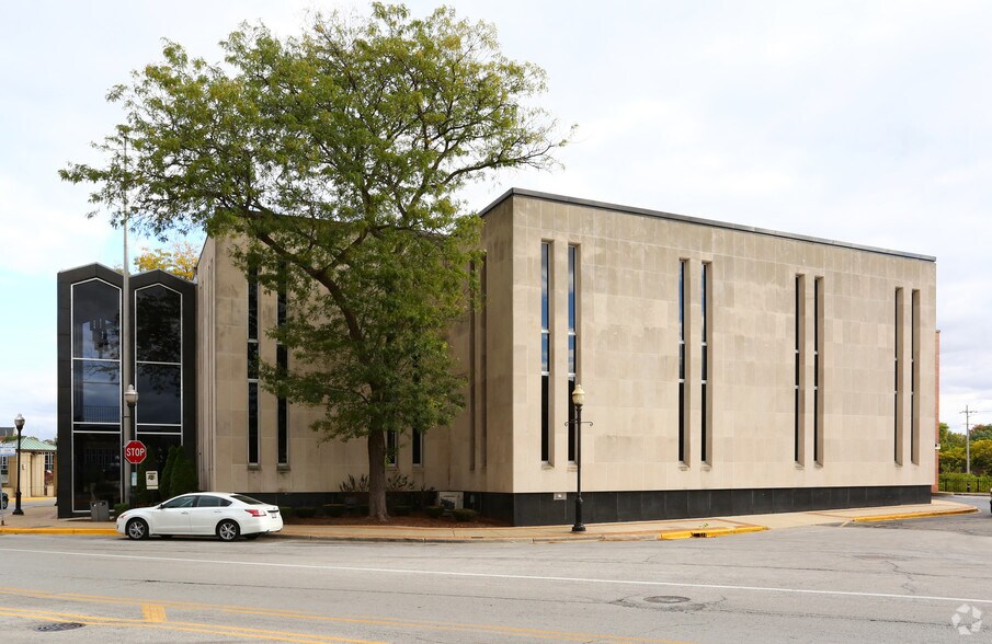 1 E Benton St, Aurora, IL à louer - Photo de l’immeuble – Image 2 sur 4