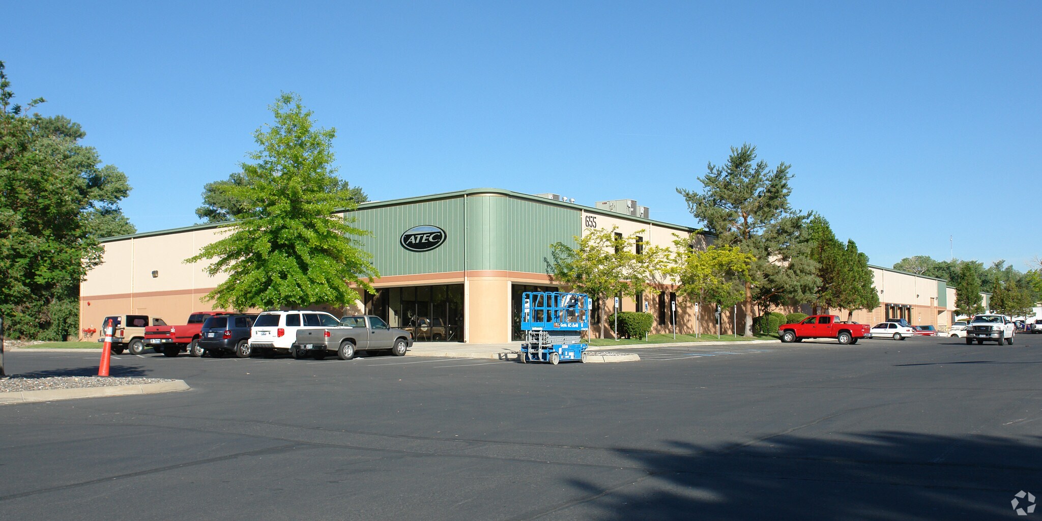 655 Spice Islands Dr, Sparks, NV à louer Photo principale– Image 1 sur 7