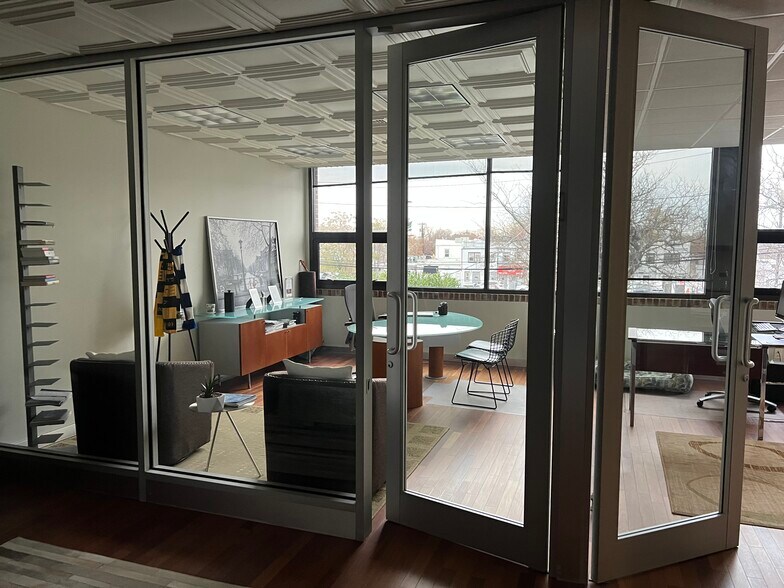 10 Maple St, Port Washington, NY à vendre - Photo intérieure – Image 2 sur 12