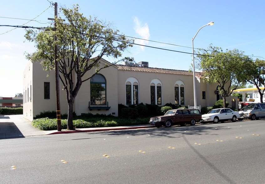 420 Peninsula Ave, San Mateo, CA à vendre - Photo de l’immeuble – Image 2 sur 5