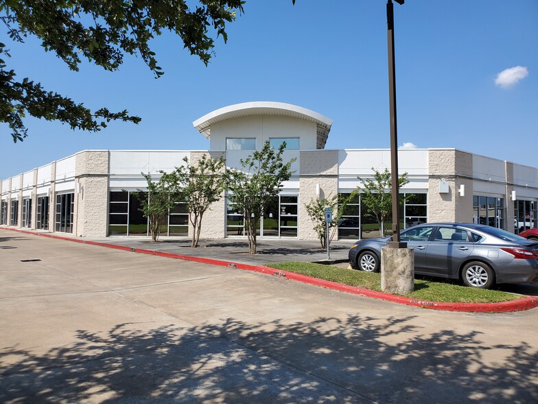 1010 W Baker Rd, Baytown, TX à louer - Photo de l’immeuble – Image 3 sur 6