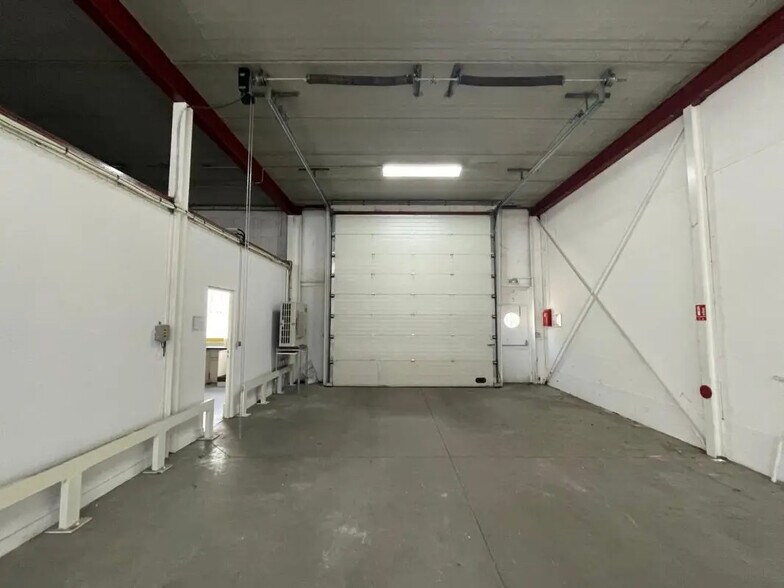 Industriel/Logistique dans Buc à louer - Photo intérieure – Image 2 sur 8