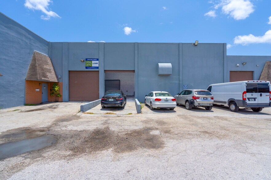 7460-7580 NW 82nd St, Medley, FL à louer - Photo de l’immeuble – Image 3 sur 36