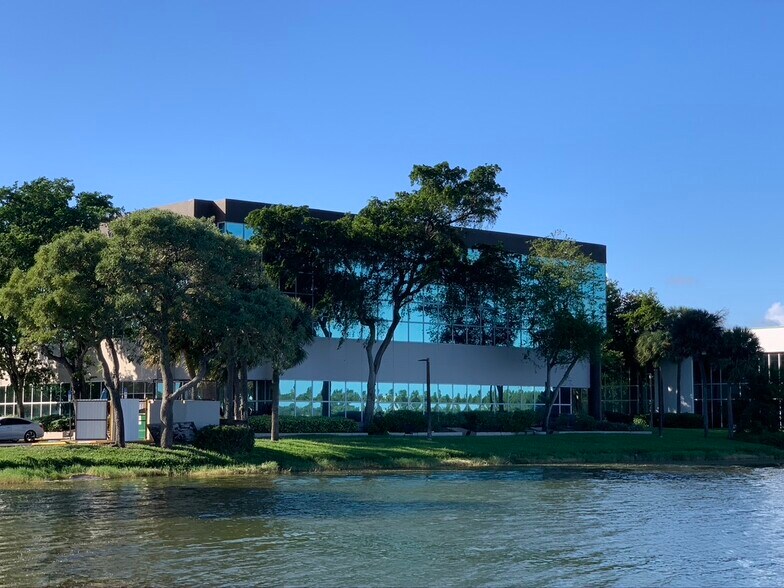 1280 SW 36TH Ave, Pompano Beach, FL à louer - Photo de l’immeuble – Image 1 sur 5