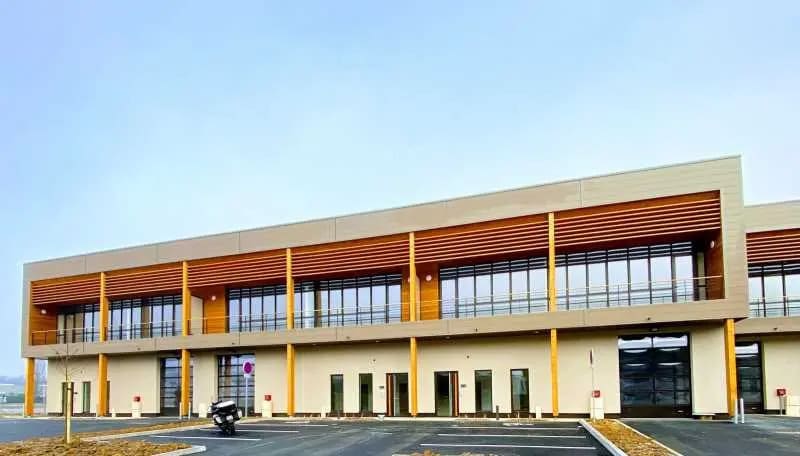 Local d’activités dans Collégien à louer - Photo de l’immeuble – Image 2 sur 14