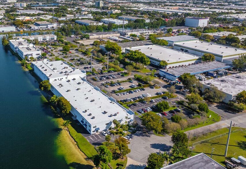 9000 NW 15th St, Doral, FL à vendre - Photo de l’immeuble – Image 3 sur 29