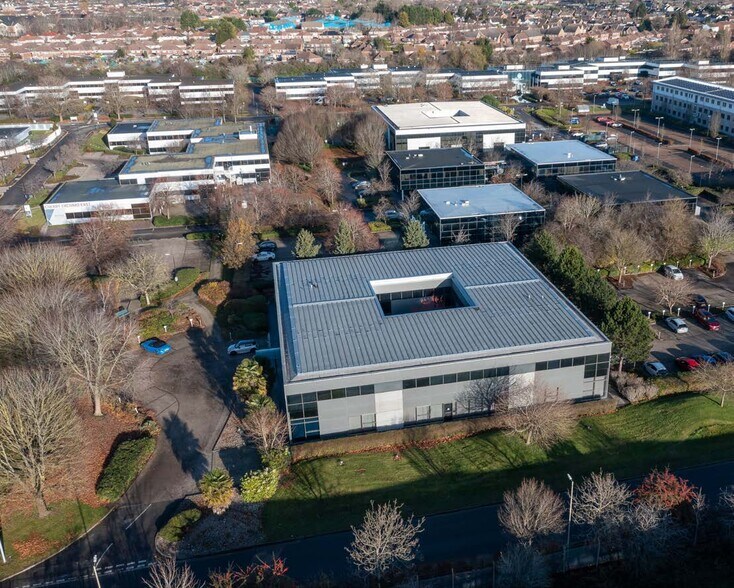2 Kembrey Park, Swindon à louer - Photo de l’immeuble – Image 2 sur 5