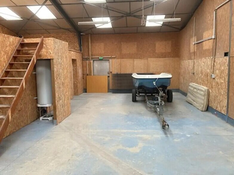 Industriel/Logistique dans Baden à louer - Photo intérieure – Image 3 sur 3