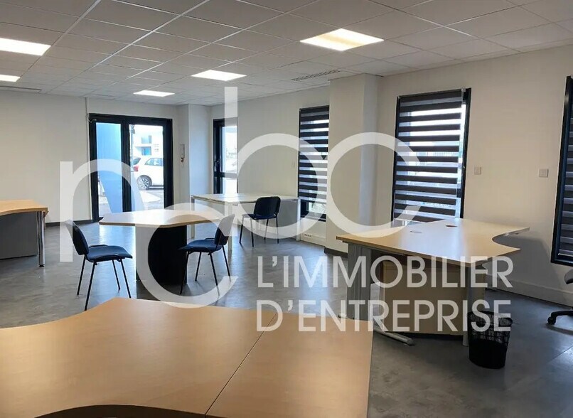 Bureau dans Vénissieux à louer - Photo intérieure – Image 2 sur 10