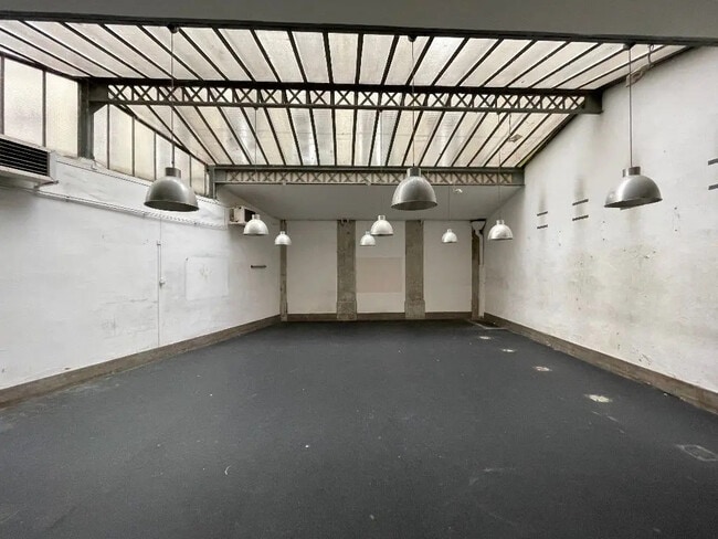 Plus de détails pour Local commercial à louer