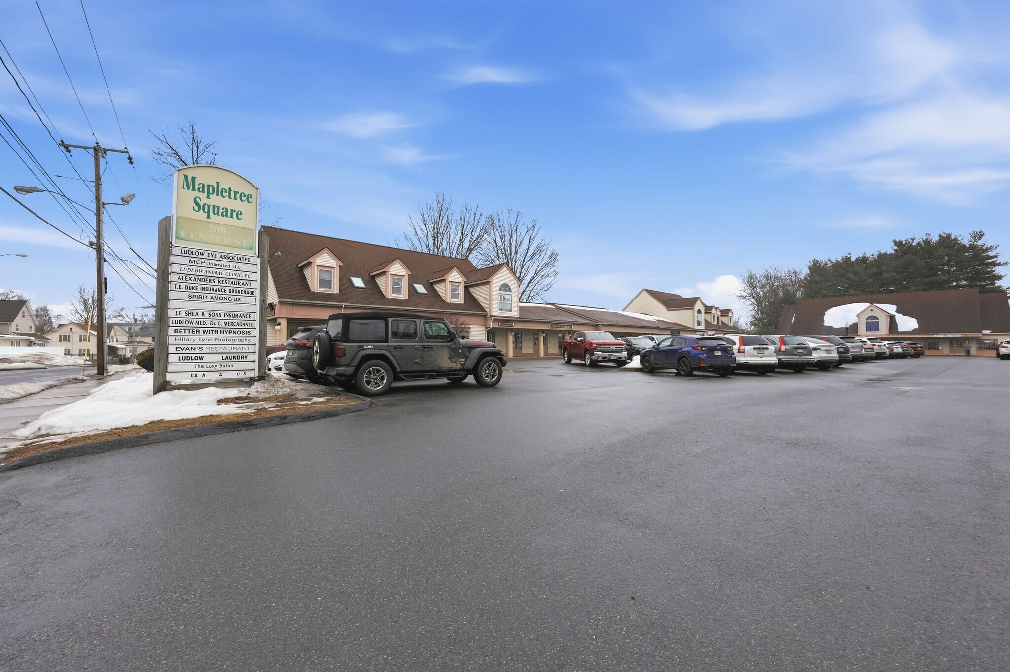 200 Center St, Ludlow, MA à vendre Photo principale– Image 1 sur 33