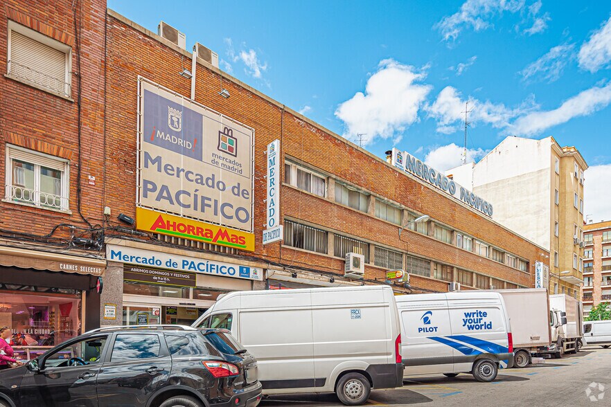 Calle de Valderribas, 30, Madrid, Madrid à louer - Photo de l’immeuble – Image 1 sur 2