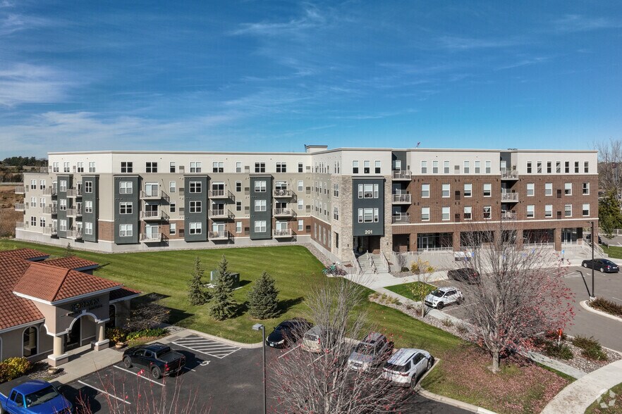 201 El Dorado Dr, Jordan, MN à louer - Photo de l’immeuble – Image 3 sur 40