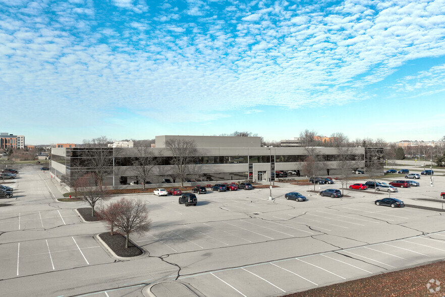 535 N College Dr, Carmel, IN à vendre - Photo principale – Image 1 sur 22