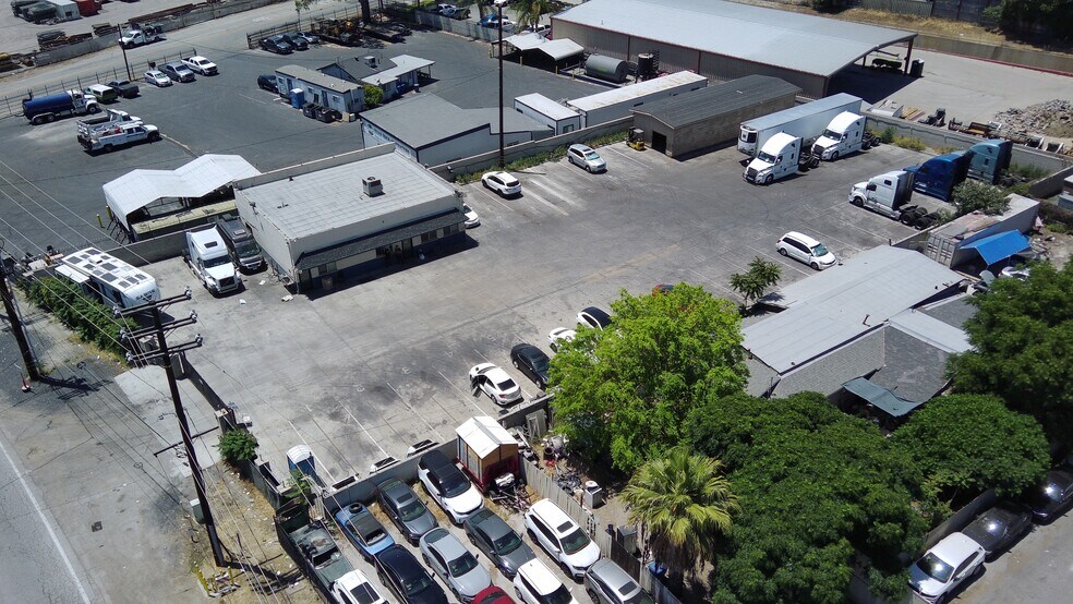 1461 S East End Ave, Pomona, CA à vendre - Photo de l’immeuble – Image 2 sur 23