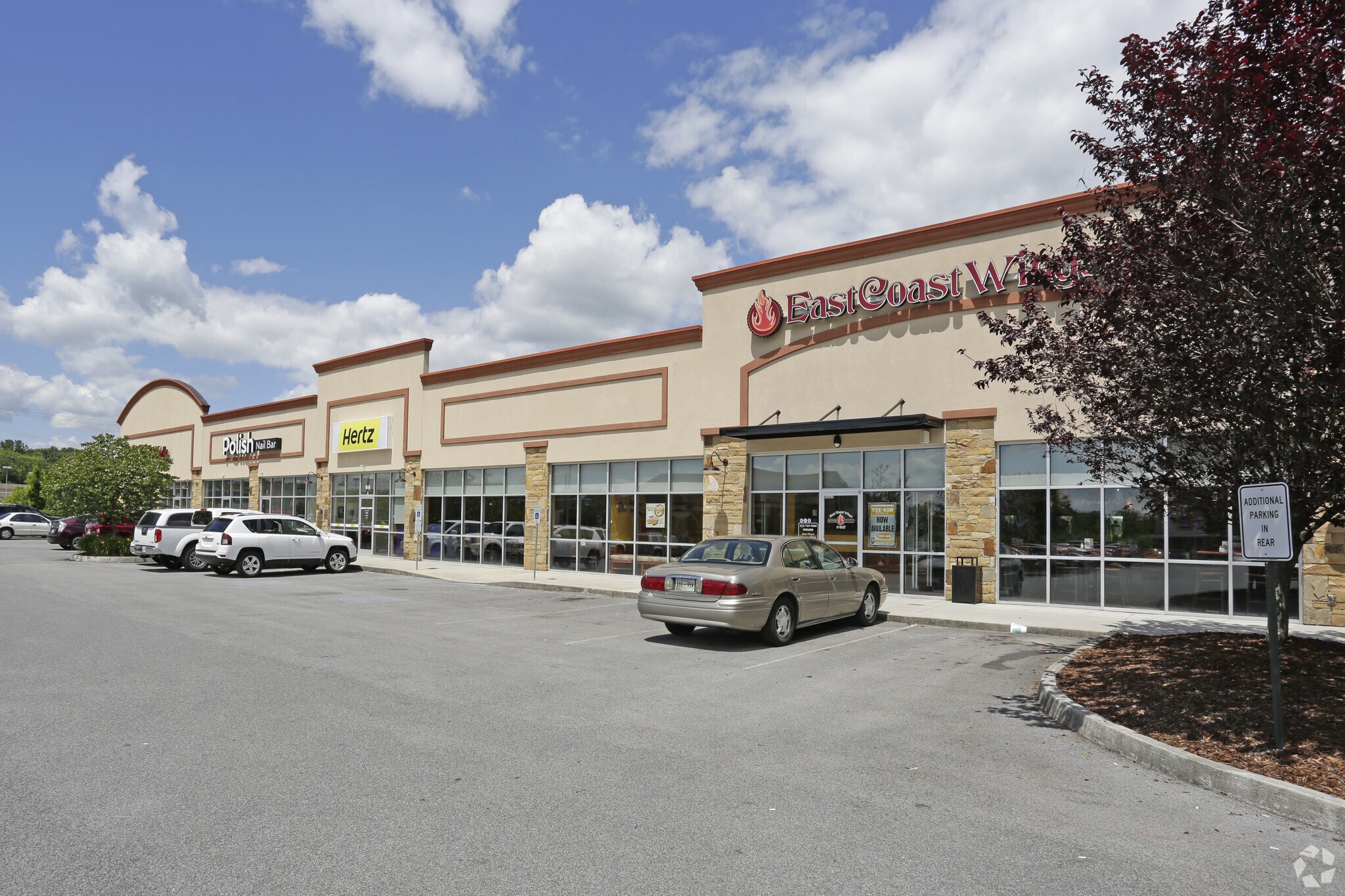 2637 E Stone Dr, Kingsport, TN à louer Photo principale– Image 1 sur 9