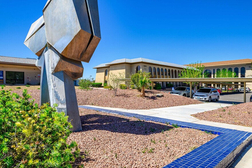 1810 E Sahara Ave, Las Vegas, NV à vendre - Photo de l’immeuble – Image 3 sur 23