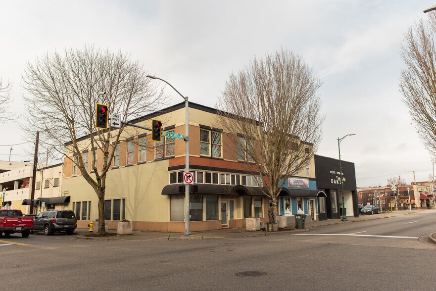 102 N Meridian, Puyallup, WA à louer - Photo principale – Image 1 sur 3