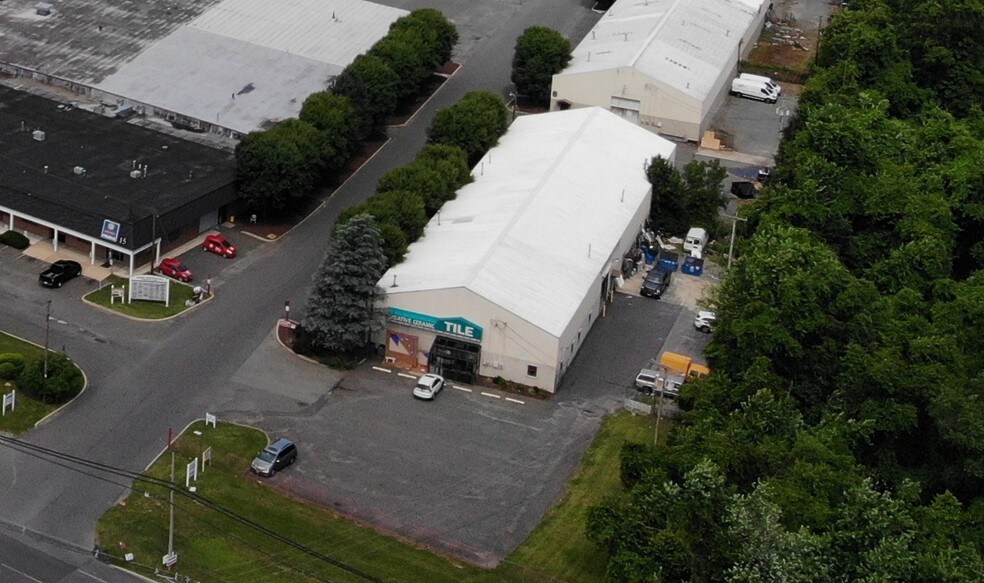 92 N Main St, Windsor, NJ à louer - Photo de l’immeuble – Image 3 sur 3