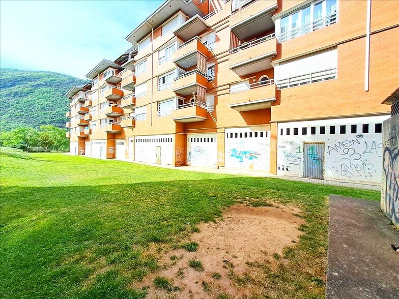 Local commercial dans Ponferrada à vendre - Photo de l’immeuble – Image 2 sur 13
