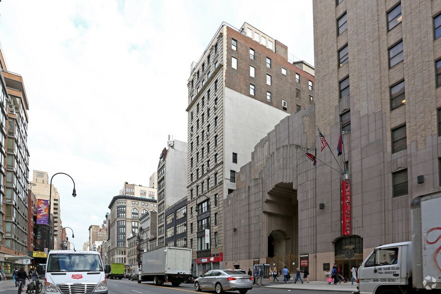 116 W 14th St, New York, NY à vendre - Photo de l’immeuble – Image 1 sur 4