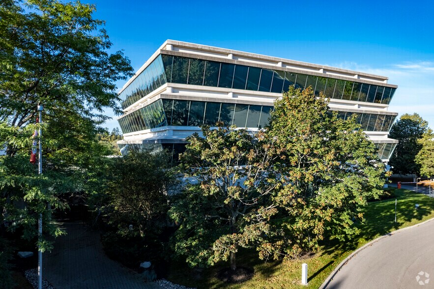 575 Granite Ct, Pickering, ON à louer - Photo principale – Image 1 sur 4
