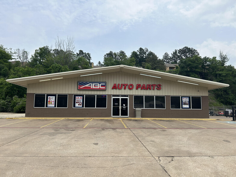 716 N University Dr, Nacogdoches, TX à louer - Photo de l’immeuble – Image 1 sur 5
