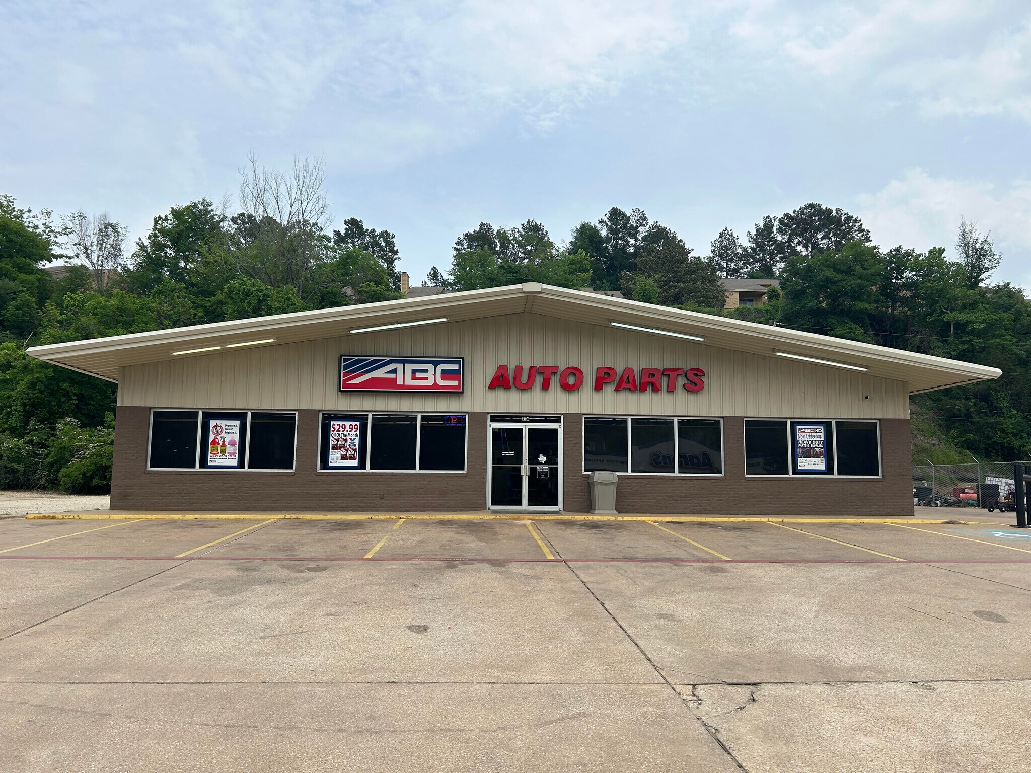 716 N University Dr, Nacogdoches, TX à louer Photo principale– Image 1 sur 6