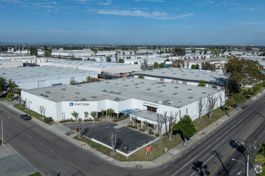 12472 Industry St, Garden Grove, CA à louer - Aérien – Image 2 sur 8